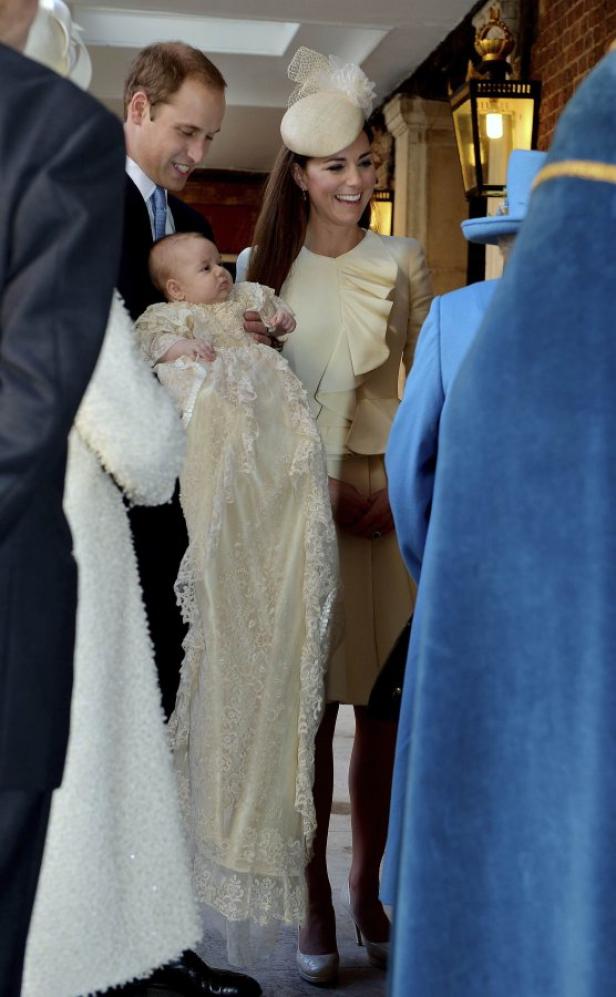 Prinz William und Kate Middleton mit Prinz George bei seiner Taufe.
