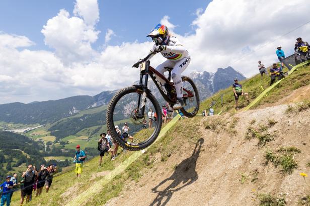 Emotionaler Heimsieg für Mountainbike-Star Valentina Höll