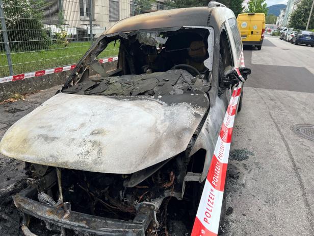 Fünf Autos in Linz abgebrannt: Polizei geht von Brandstiftung aus