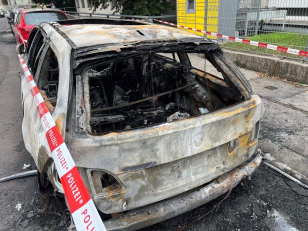 Fünf Autos in Linz abgebrannt: Polizei geht von Brandstiftung aus