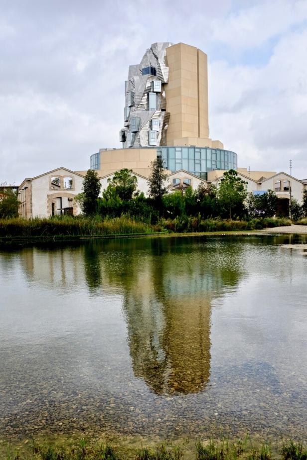 Luma Turm von Frank Gehry, neues Wahrzeichen von Arles