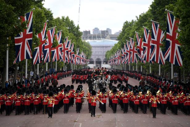 Kates Comeback: Royale Fans fiebern "Trooping the Colour"-Parade entgegen