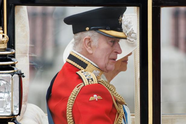 Trooping the Colour: Charles bricht wegen Krebserkrankung bei Parade Tradition