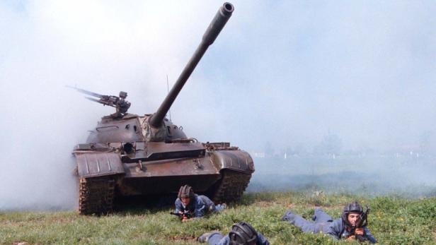 Brad Pitt schenkt seinen Kindern Panzer