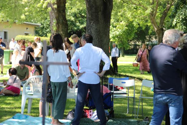 Heiliges Picknick: 23 Täuflinge fanden in der Alten Donau zu Gott