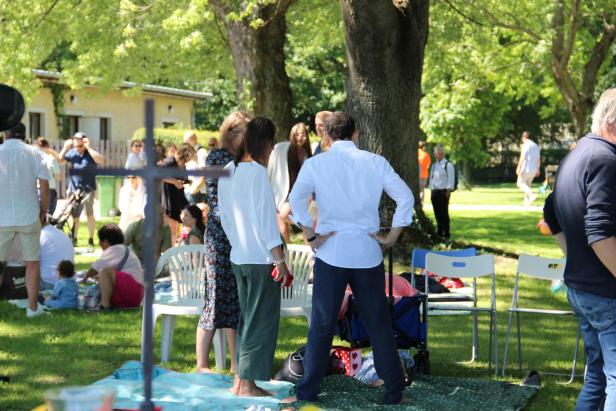 Heiliges Picknick: 23 Täuflinge fanden in der Alten Donau zu Gott