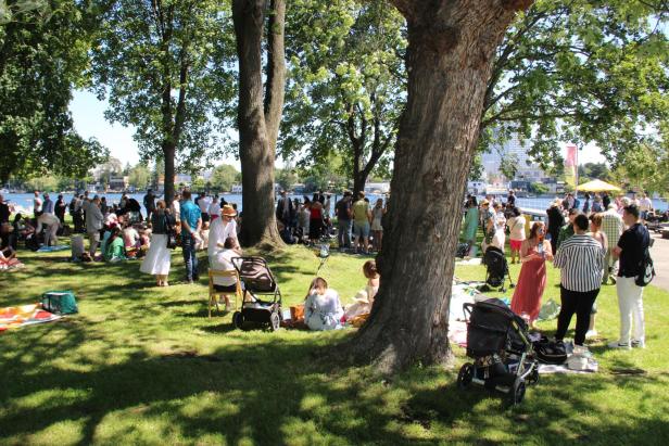 Heiliges Picknick: 23 Täuflinge fanden in der Alten Donau zu Gott