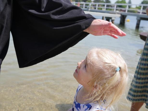 Heiliges Picknick: 23 Täuflinge fanden in der Alten Donau zu Gott