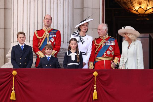 Die "working Royals" posieren  für das traditionelle Foto am Balkon des Buckingham Palace.