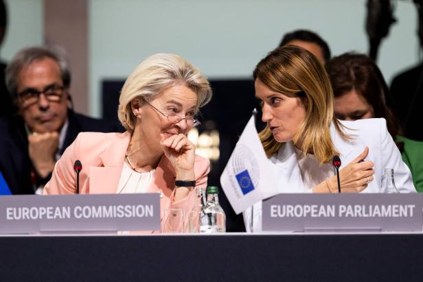 Die amtierende Präsidentin der EU-Kommission, Ursula von der Leyen, und die Präsidentin des Europäischen Parlaments, Roberta Metsola, wollen und sollen beide im Amt bleiben, so die EVP.