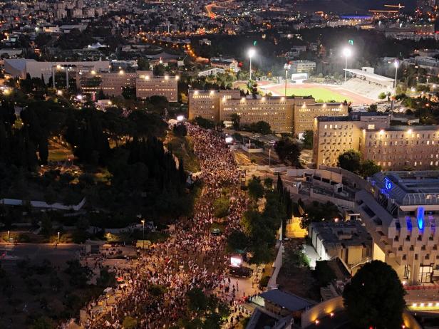 Tausende demonstrieren in Jerusalem für Rücktritt von Netanyahu