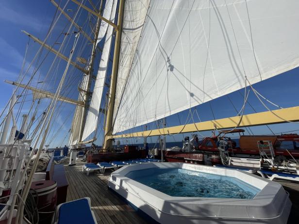 Kreuzfahrt ganz anders: Mit dem Segelschiff über die Liparischen Inseln