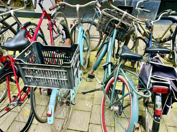 Kinder mit Fahrradhelm? Doch nicht in Amsterdam