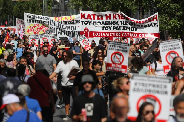 Protest der Gewerkschaften im September des Vorjahres, als das Gesetz das Parlament passierte.