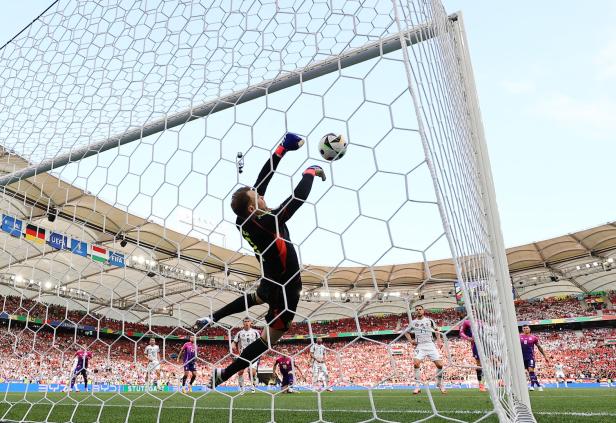 Dank Goalie Neuer: EM-Gastgeber Deutschland steht im Achtelfinale