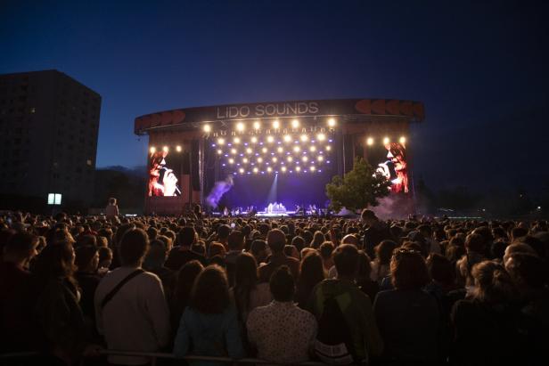 Aufbau beim Lido Sounds in Linz: Mehr Schatten, mehr Ruhezonen