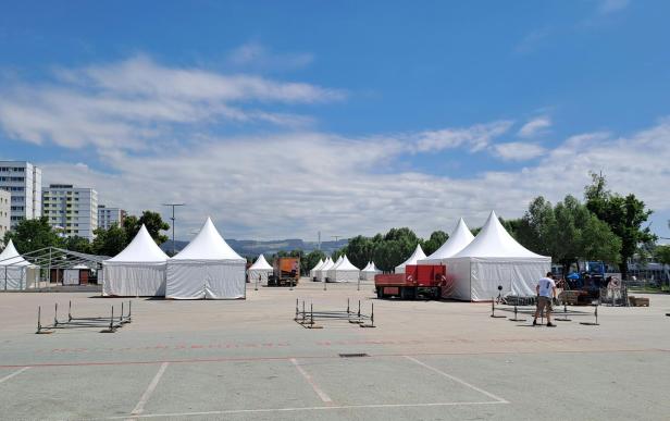 Aufbau beim Lido Sounds in Linz: Mehr Schatten, mehr Ruhezonen