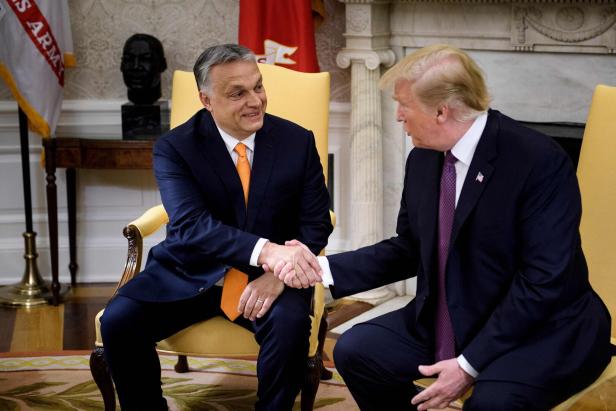 Orbán outet sich erneut als glühender Trump-Fan: "Ein Mann des Friedens"