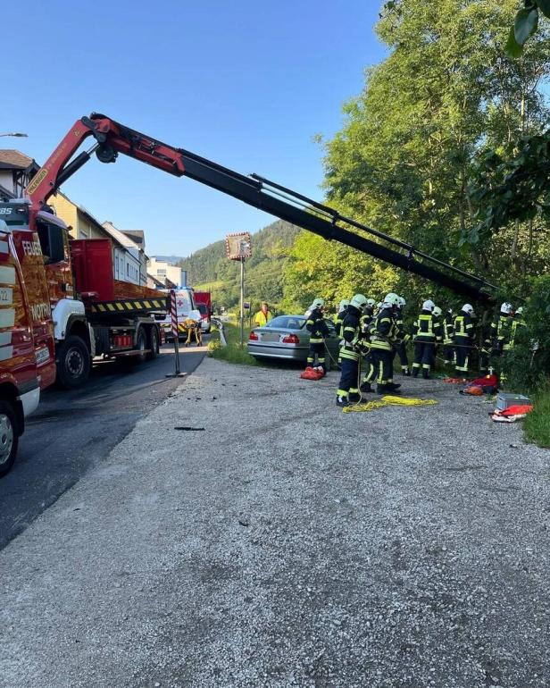 Ybbstal: Bäume retteten Unfalllenkerin vor Absturz in den Fluss