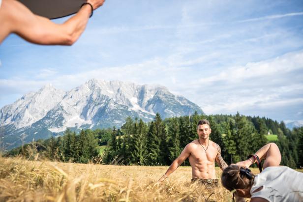 Es wird wieder sexy am Bauernhof: Der Jungbauernkalender 2025 wurde fotografiert