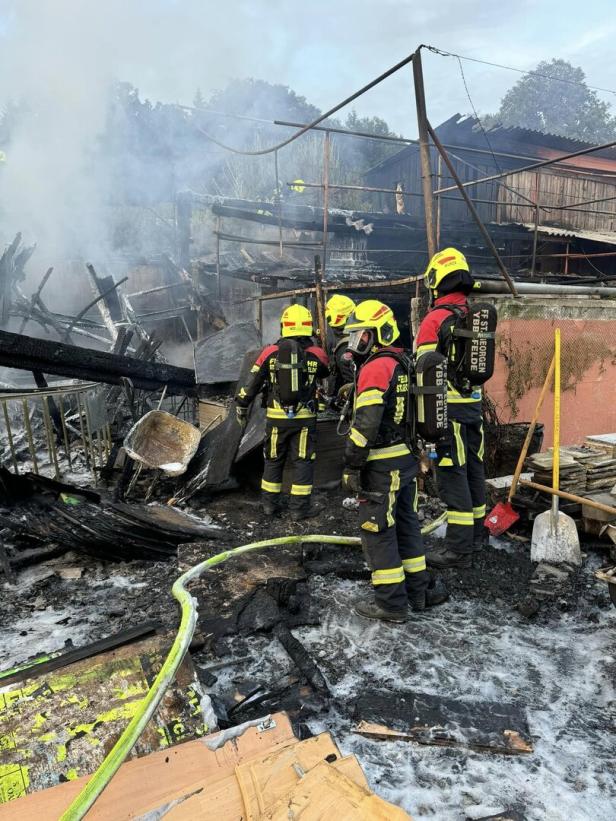 NÖ: Feuerwehren bekämpften Feuer in Schuppen und Taubenschlag