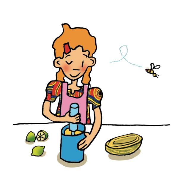 Ein Mädchen presst Limetten mit einer Zitruspresse, während eine Biene umherfliegt.