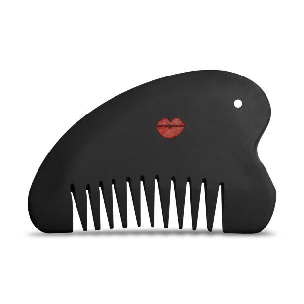 Ein schwarzer Gua Sha Kamm mit einem roten Lippen-Design.