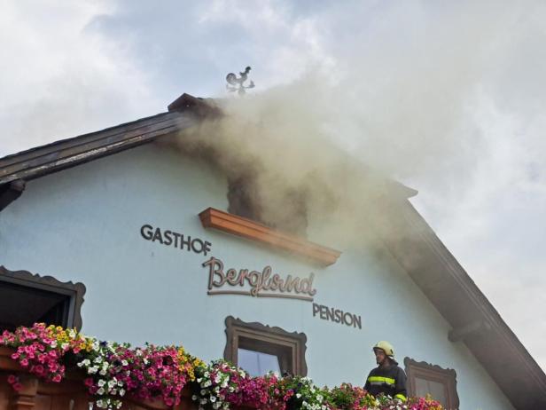 Großbrand in bekanntem Gasthaus: Auch die Kirche war in Gefahr