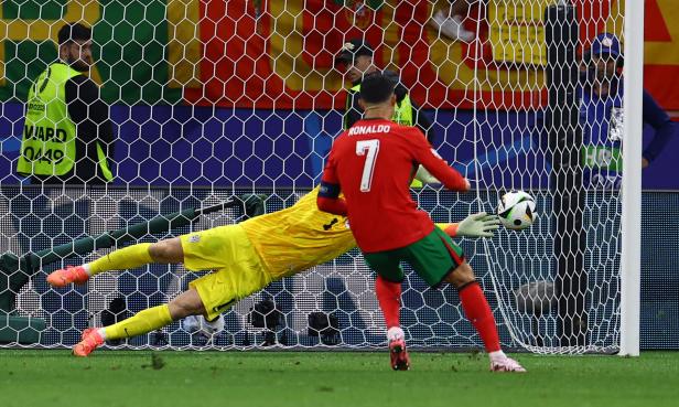 Sieg im Elferschießen: Goalie brachte Portugal ins Viertelfinale