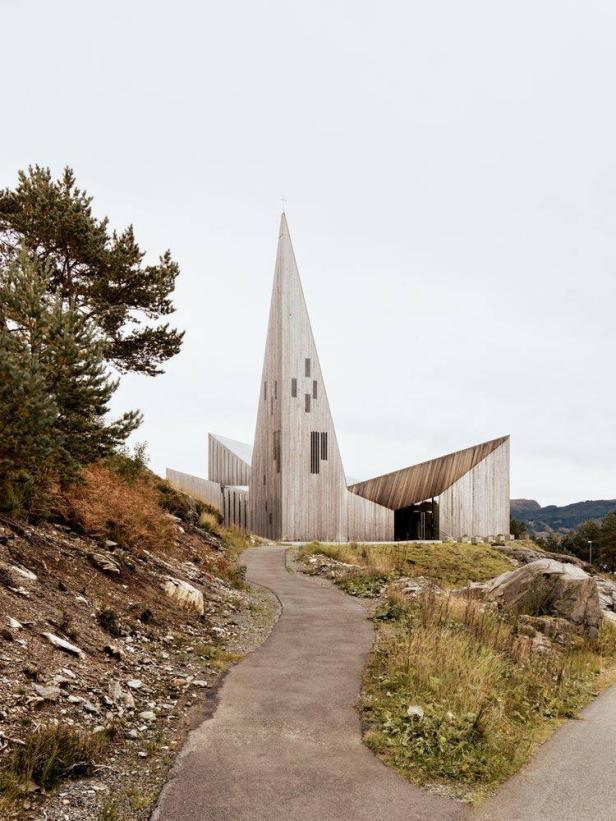 02-Knarvik-Kyrkje-Reiulf-Ramstad-Arkitekter-Melissa-Hegge