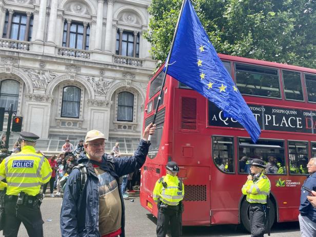 Wieso Keir Starmer als Premier viele neue Brücken schlagen muss