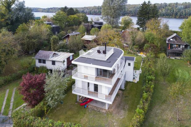 Donau-Badehütte: Wie ein einfaches Stelzenhaus zur Villa umgebaut wurde