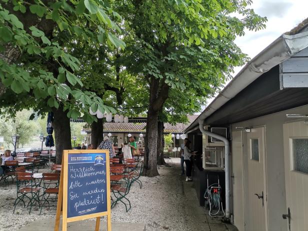 Kulinarische Sommerreise am "Schwarzen Schiff" an der Donau