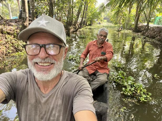 Mit dem Unimog um die Welt: Bei einer Panne helfen Wurstsemmeln