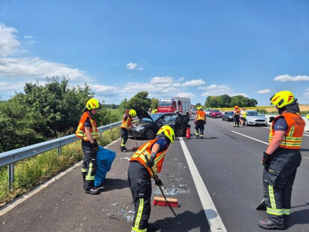 Mutter und Baby bei Unfall auf A3 verletzt