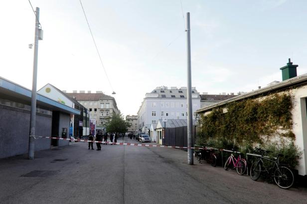 WIEN: POLIZEI-GROSSEINSATZ AM YPPENPLATZ IN OTTAKRING