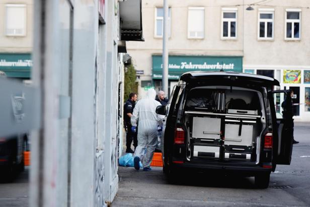 WIEN: POLIZEI-GROSSEINSATZ AM YPPENPLATZ IN OTTAKRING