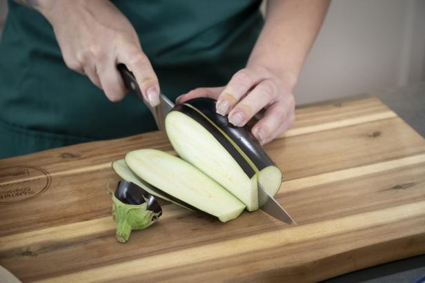 Gartenfrisch aus dem Kochsalon: Geschmorter Melanzani-Linsensalat auf Hummus