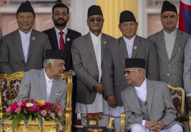 Nepals neuer Premierminister Khadga Prasad Sharma Oli (r.) und Präsident Ram Chandra Paudel (l.), 15. Juli 2024.