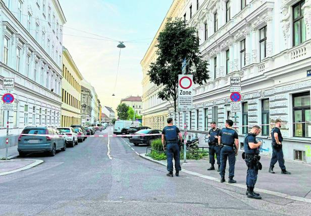 WIEN: POLIZEI-GROSSEINSATZ AM YPPENPLATZ IN OTTAKRING