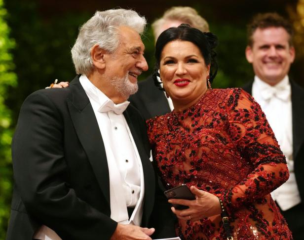 Plácido Domingo und Anna Netrebko bei einem Ball