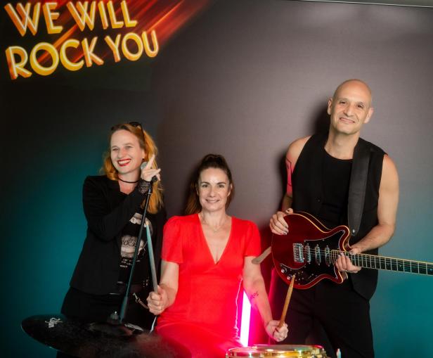 Musicalpremiere in Amstetten: Wenn die Promis zu Rockern werden