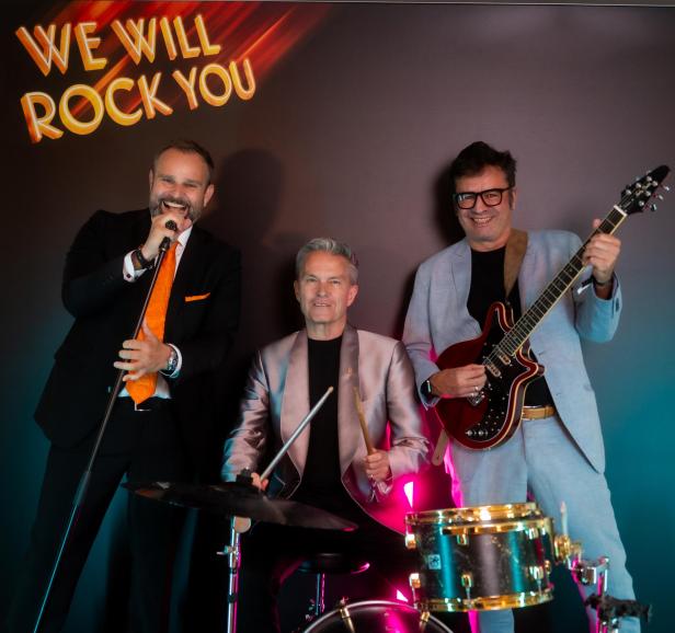 Musicalpremiere in Amstetten: Wenn die Promis zu Rockern werden