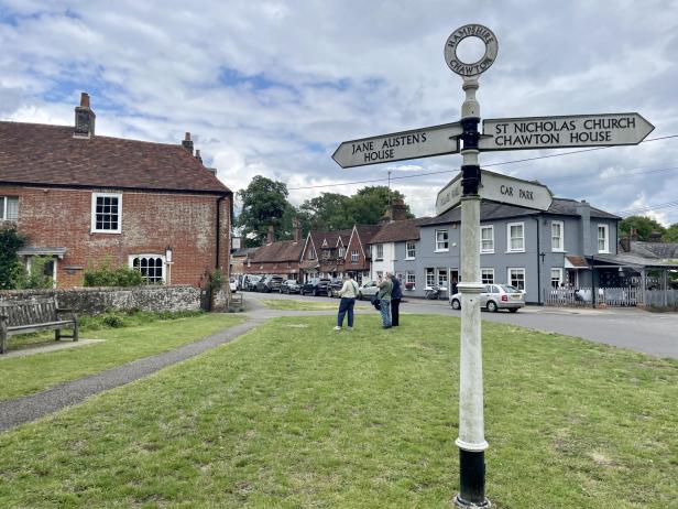 Wie ein englisches Dorf seit 75 Jahren Jane Austen huldigt