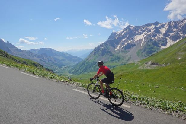 Selbstgewählte Urlaubsqual über die höchsten Pässe der Alpen