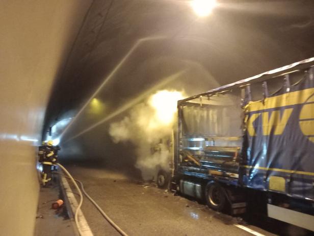 Lkw-Brand sorgte für stundenlange Sperre des S6-Tunnels Semmering