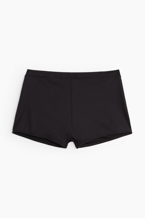 Eine schwarze Badehose vor einem weißen Hintergrund.