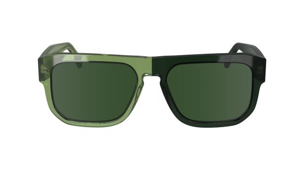 Eine grüne Sonnenbrille mit quadratischen Gläsern vor einem weißen Hintergrund.