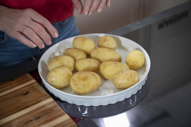 Gartenfrisch aus dem Kochsalon: Paradeiser-Quiche mit Erdäpfelkruste 