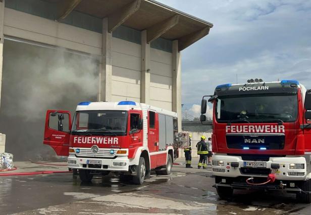 NÖ: Alarm um gefährlichen  Brand in Recyclingbetrieb